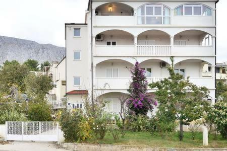 Apartmani Mlikotic Dugi Rat Exterior photo